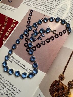 Preowned vintage Silver-Tone Blue glass or better Link Necklace -